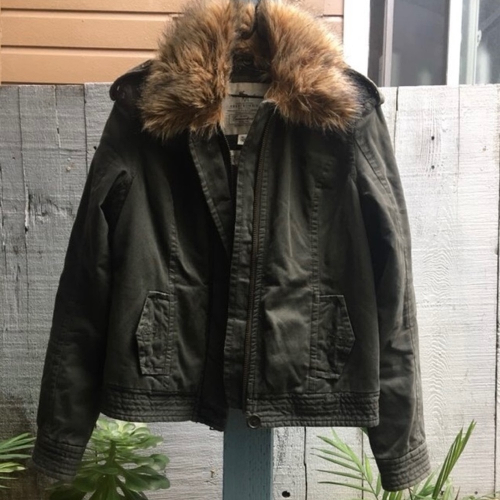 ✨ ABERCROMBIE & FITCH ARMY GREEN JACKET